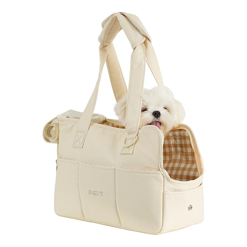 Les animaux sortent et emballent les chiots. Les sacs portables à une épaule conviennent aux chats et aux petits chiens à porter à l'extérieur plutôt qu'aux ours.
