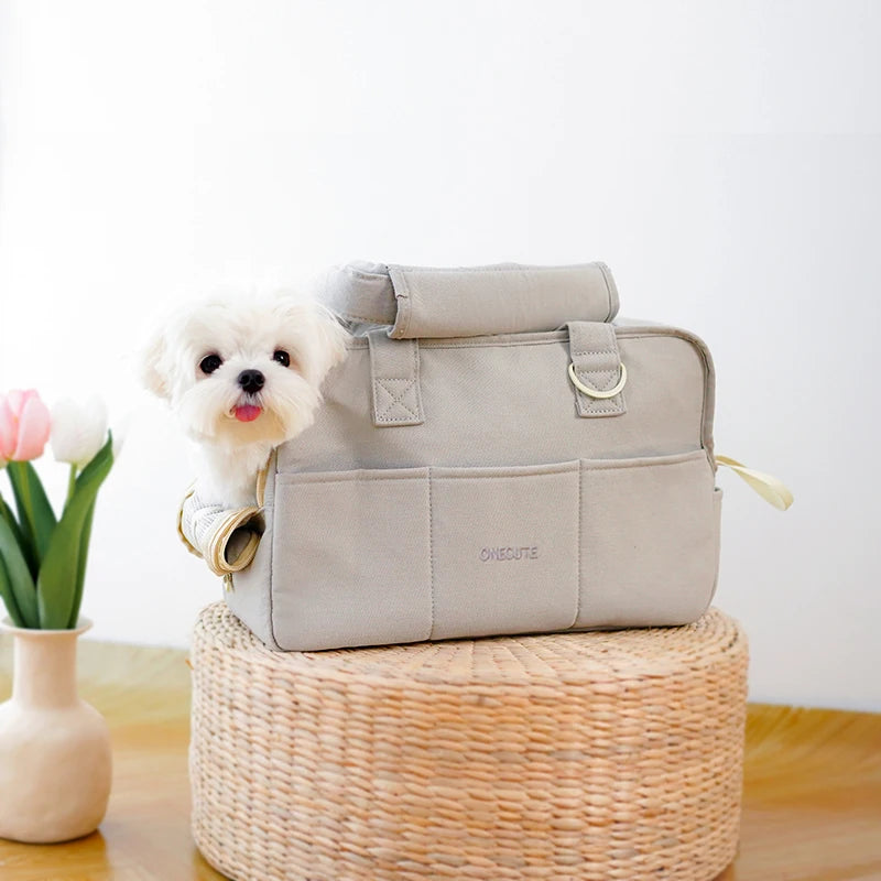Les animaux sortent et emballent les chiots. Les sacs portables à une épaule conviennent aux chats et aux petits chiens à porter à l'extérieur plutôt qu'aux ours.